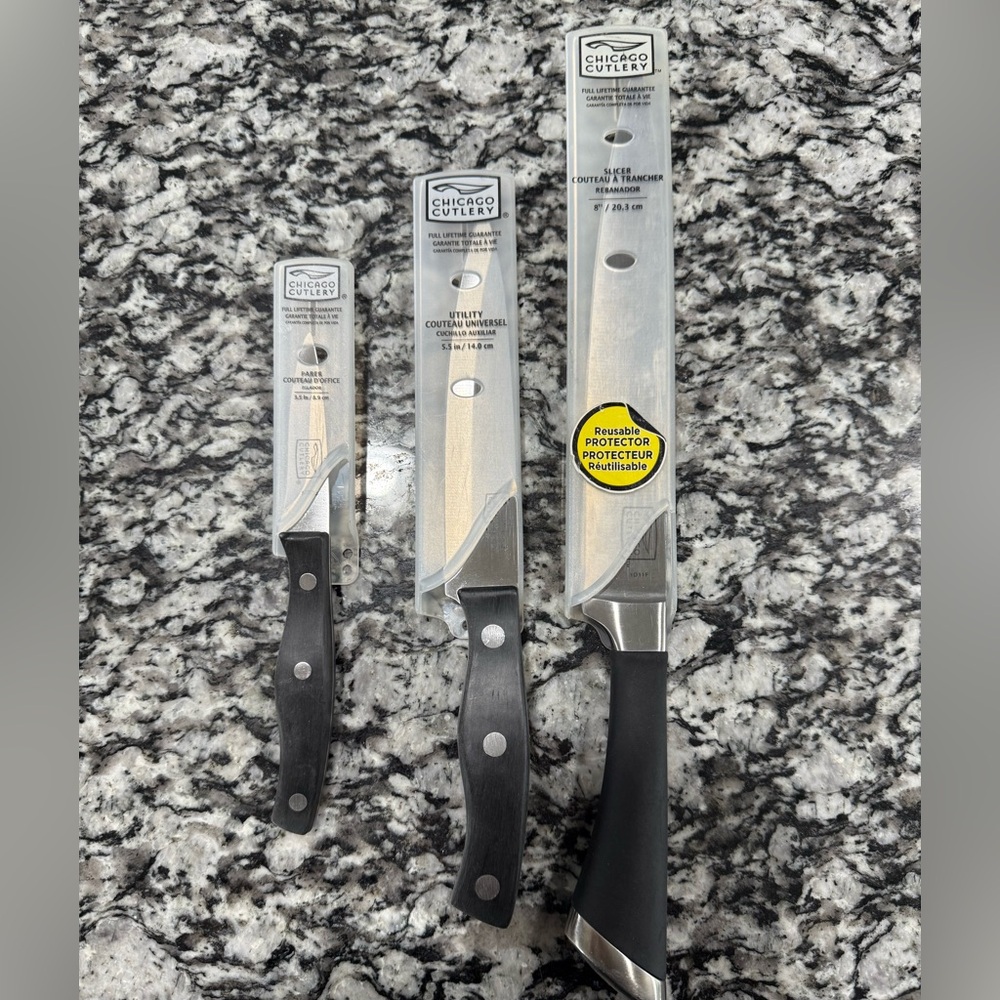 Like new 3 pc Chicago Cutlery knives and blade protector sleeve
